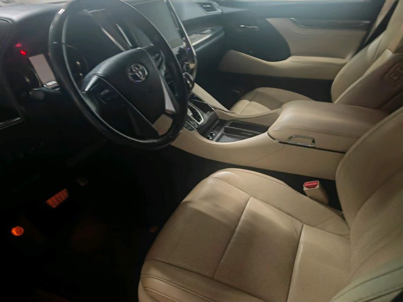 Vellfire photo 4