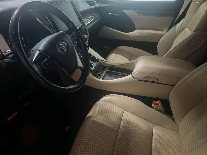 Vellfire photo 5