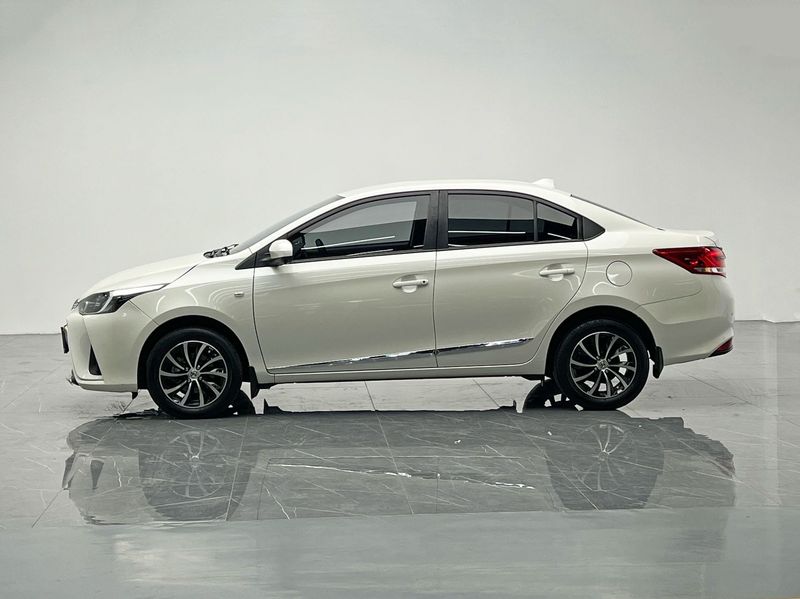 Yaris photo 3