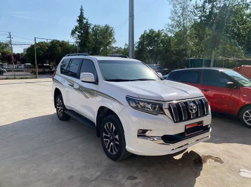 Land Cruiser Prado photo 2