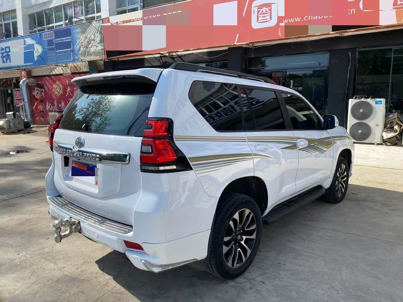 Land Cruiser Prado photo 3