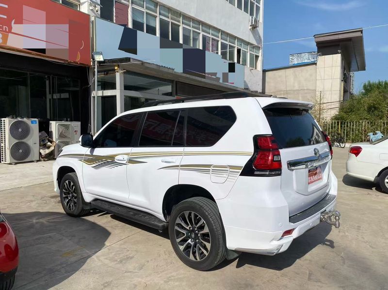Land Cruiser Prado photo 4