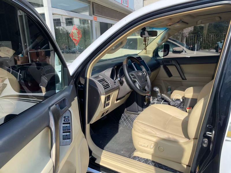 Land Cruiser Prado photo 5