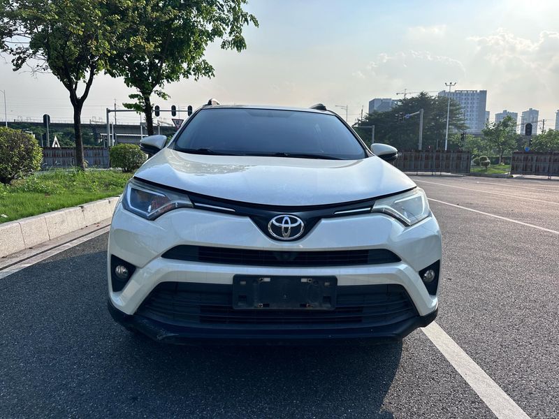 RAV4 photo 2