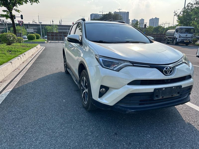 RAV4 photo 3