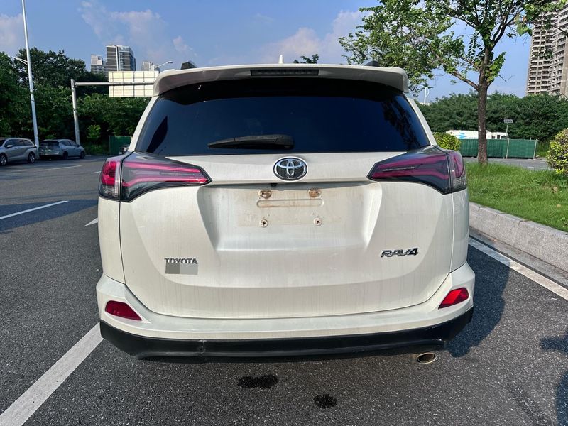 RAV4 photo 4