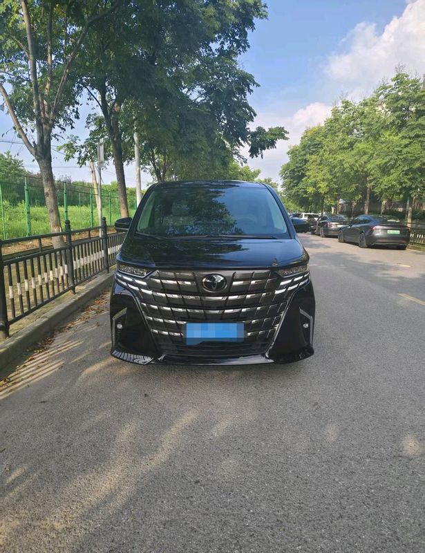 Alphard photo 2