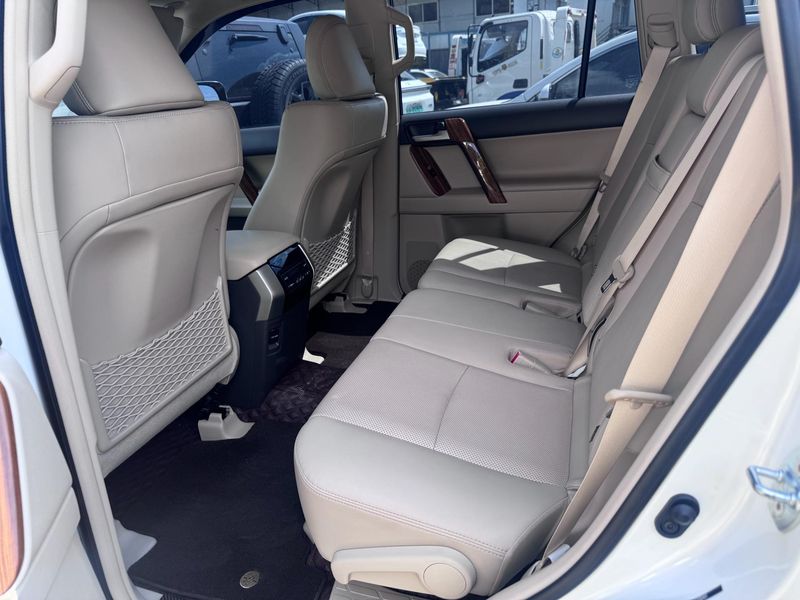 Land Cruiser Prado photo 5