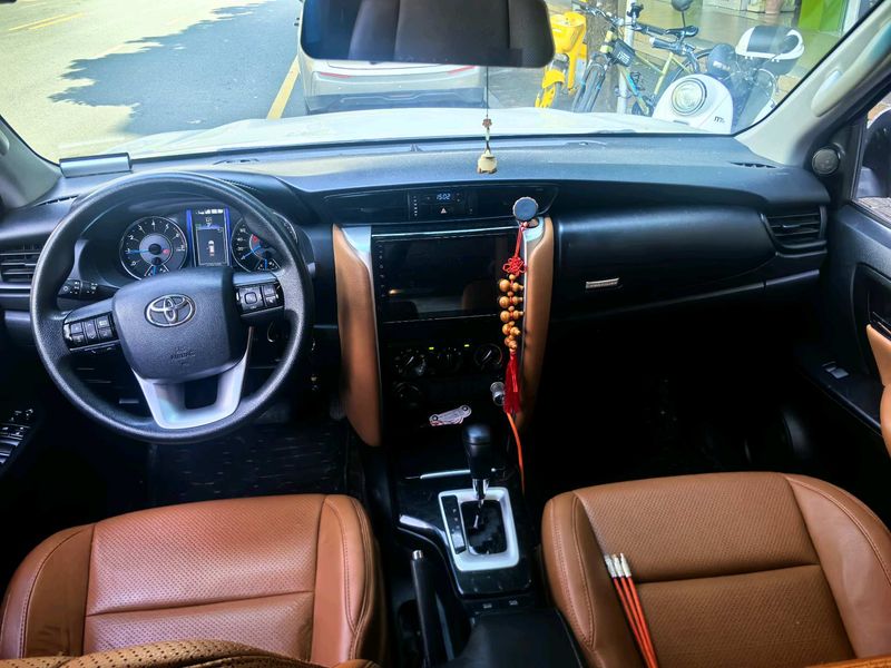 Fortuner photo 4