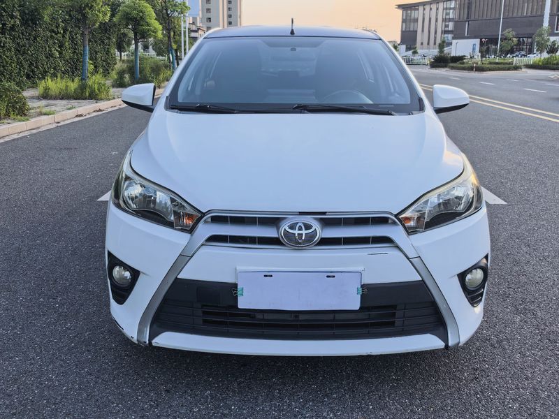 Yaris photo 2