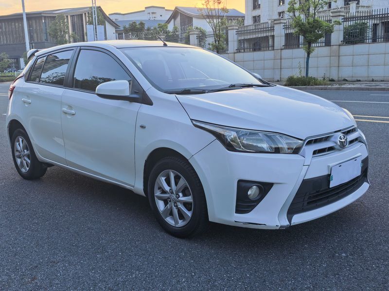 Yaris photo 3