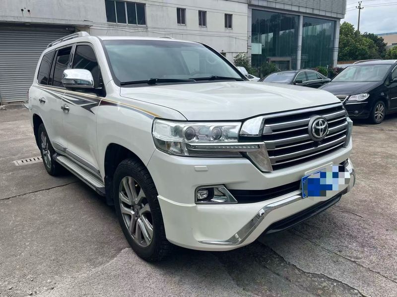 Land Cruiser photo 2