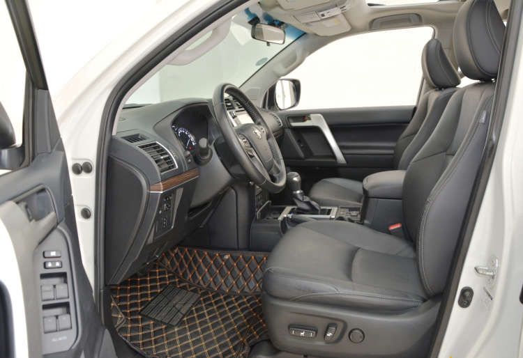 Land Cruiser Prado photo 4