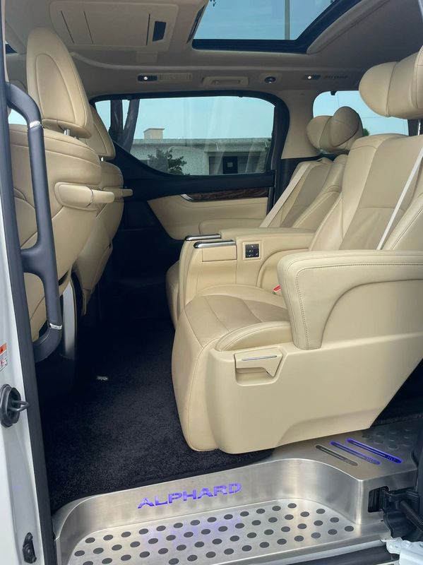 Alphard photo 4