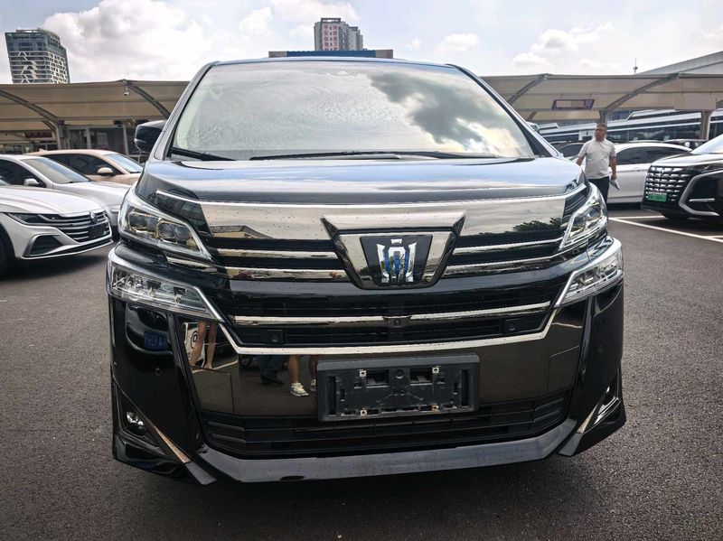 Vellfire photo 2