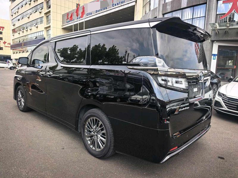 Vellfire photo 3
