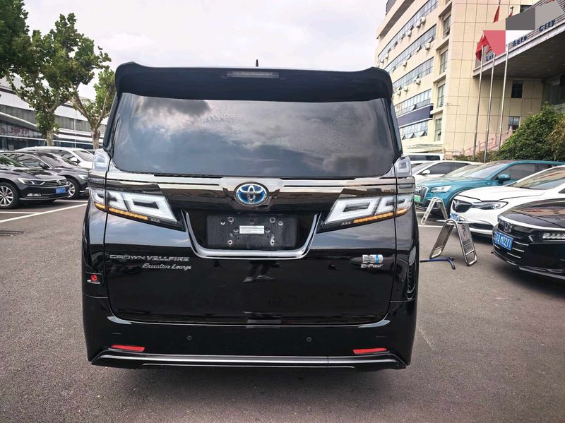 Vellfire photo 4