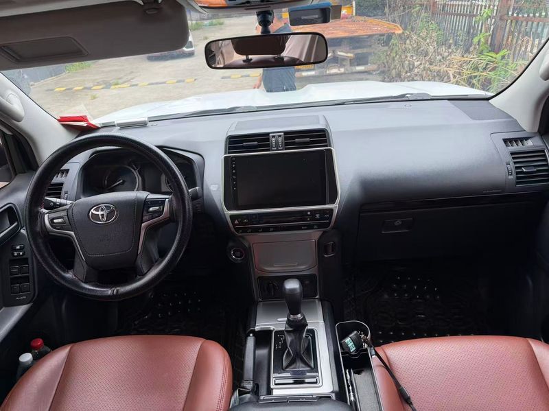 Land Cruiser Prado photo 3