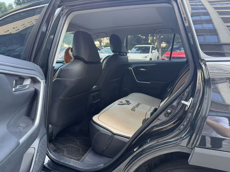 RAV4 photo 5