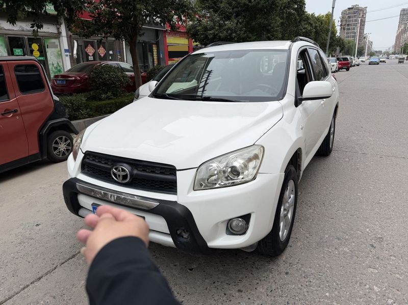 RAV4