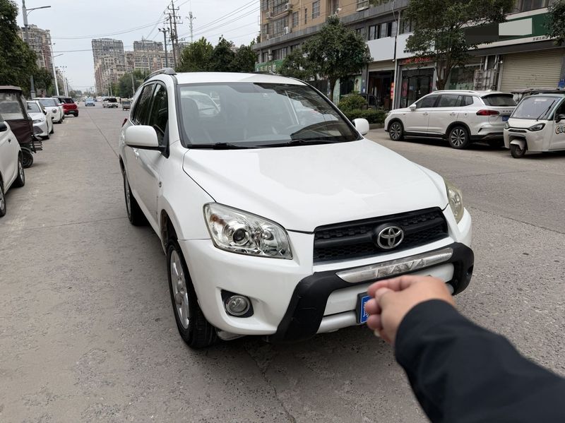 RAV4 photo 2
