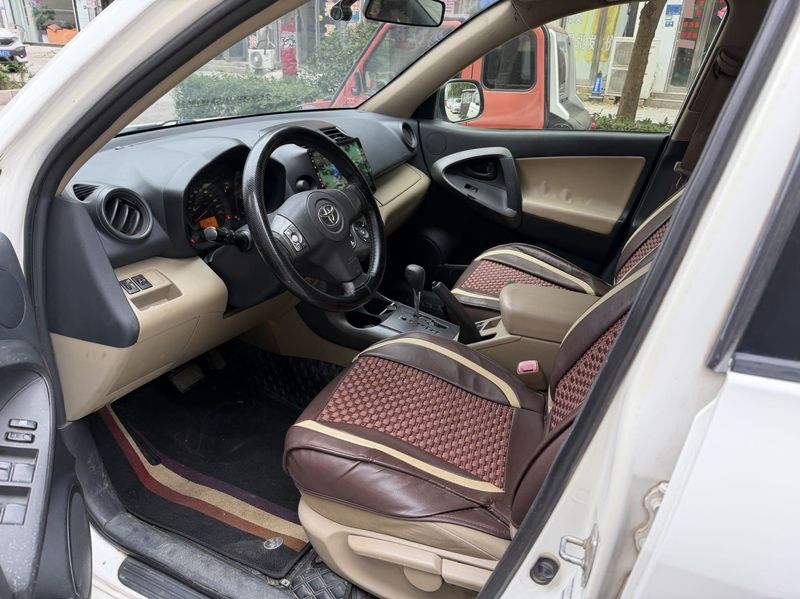 RAV4 photo 3