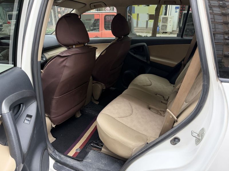 RAV4 photo 4