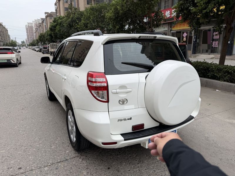 RAV4 photo 5