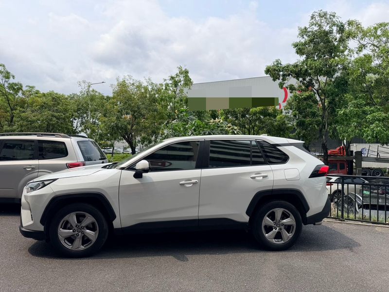 RAV4 photo 3
