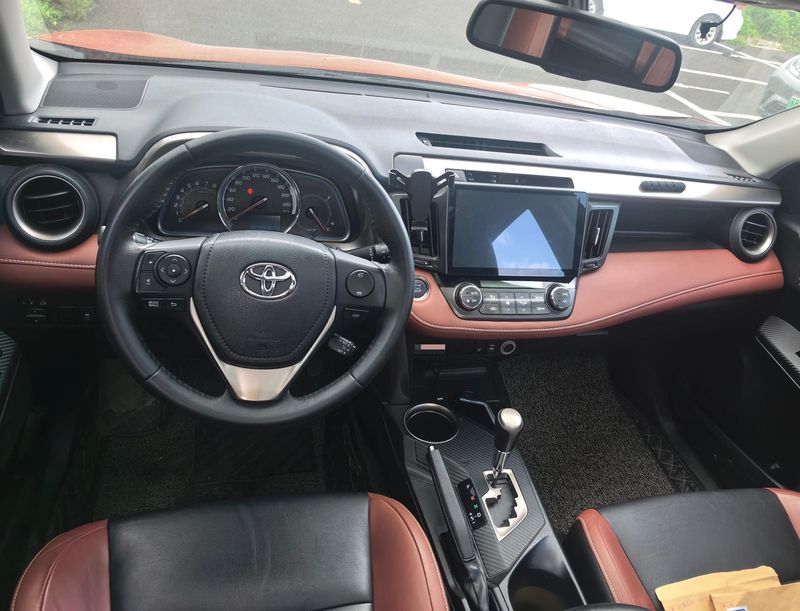 RAV4 photo 2