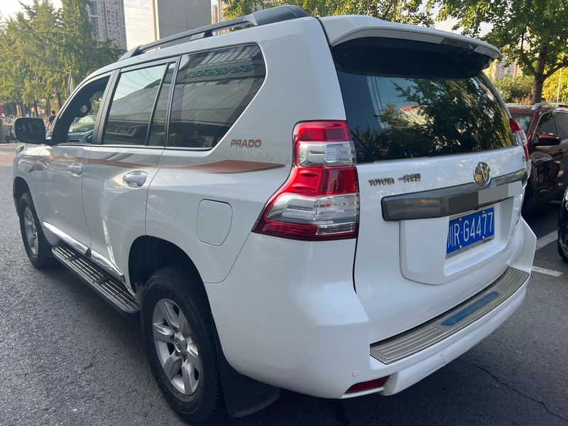 Land Cruiser Prado photo 4