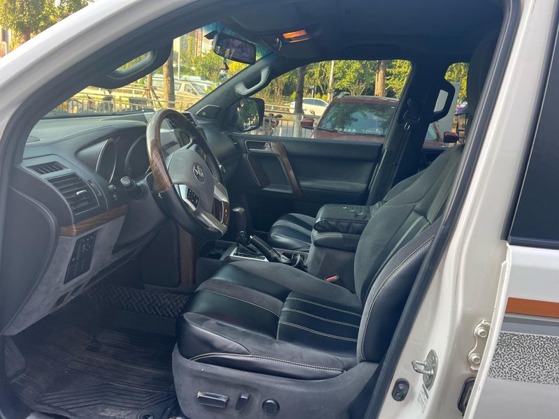Land Cruiser Prado photo 5