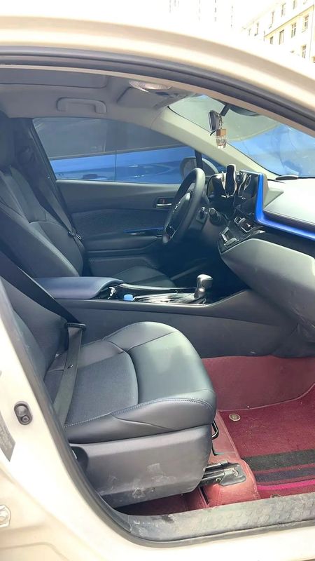 C-HR photo 4
