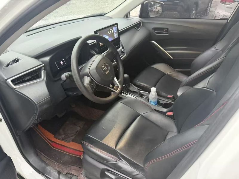 Corolla Cross photo 3
