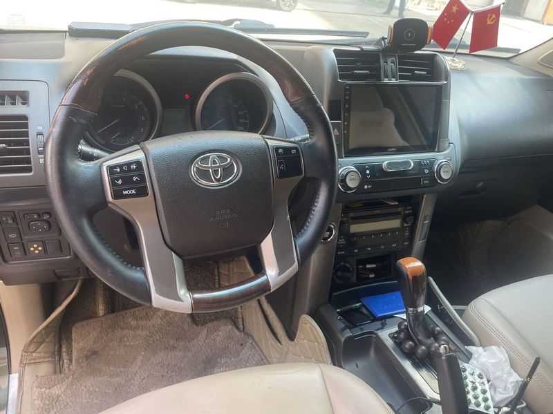 Land Cruiser Prado photo 3