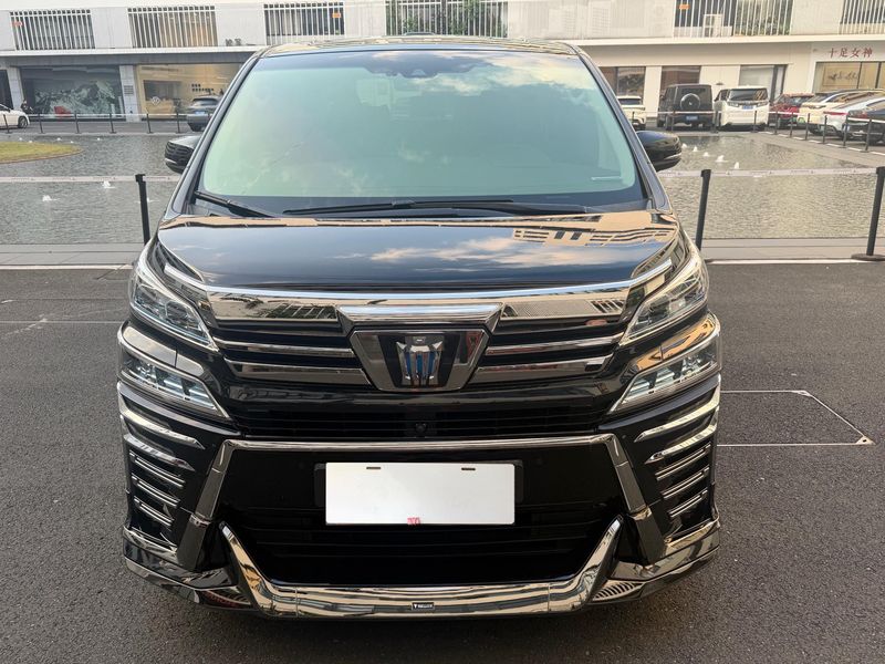 Vellfire photo 2