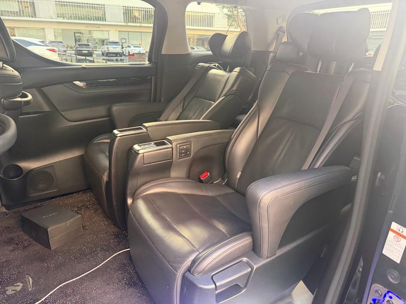 Vellfire photo 4