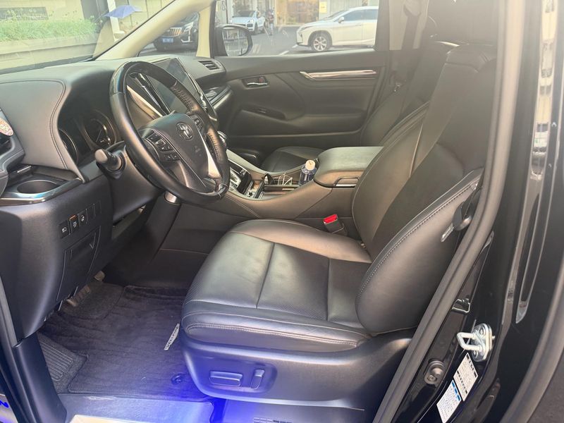 Vellfire photo 5