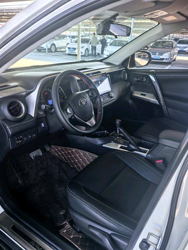 RAV4 photo 4