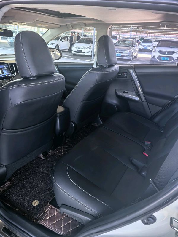 RAV4 photo 5