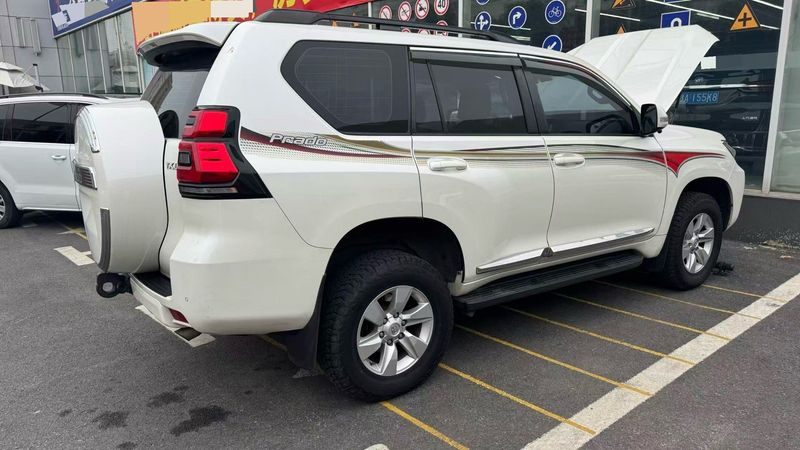 Land Cruiser Prado photo 2