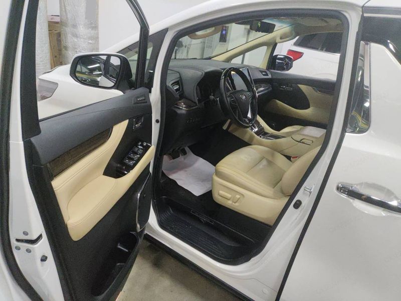 Alphard photo 3
