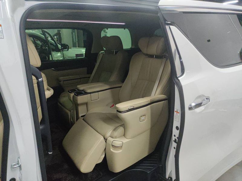 Alphard photo 4
