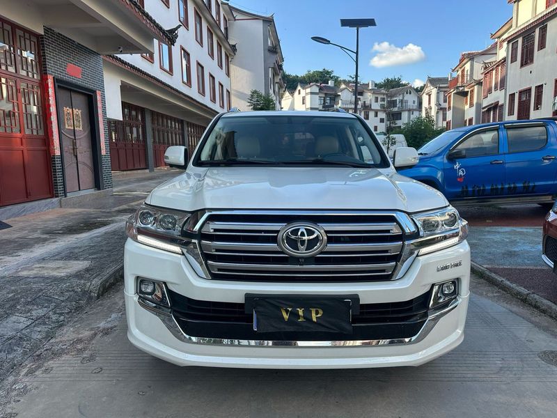 Land Cruiser photo 2