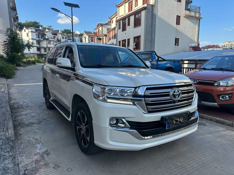Land Cruiser photo 3