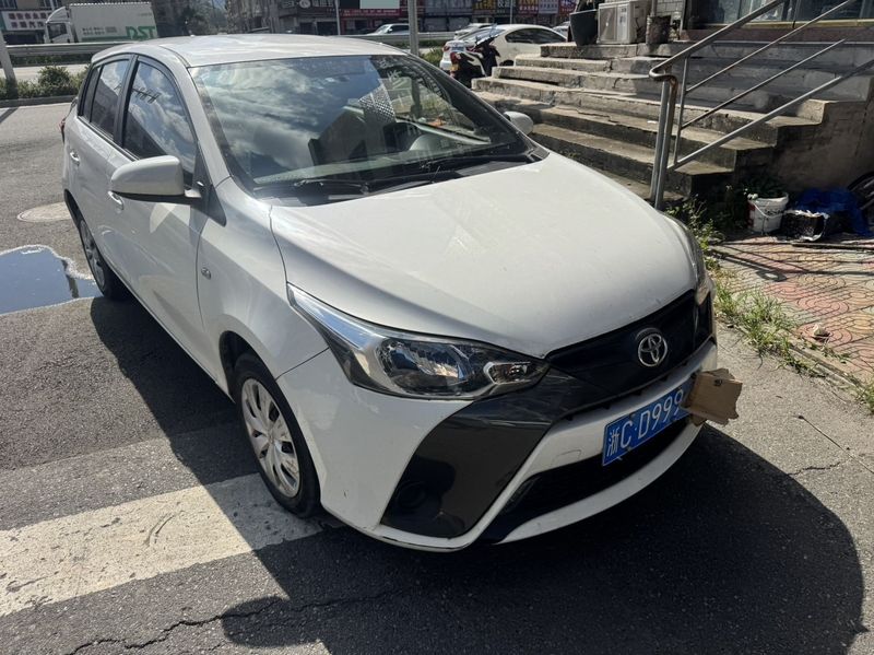 Yaris photo 2