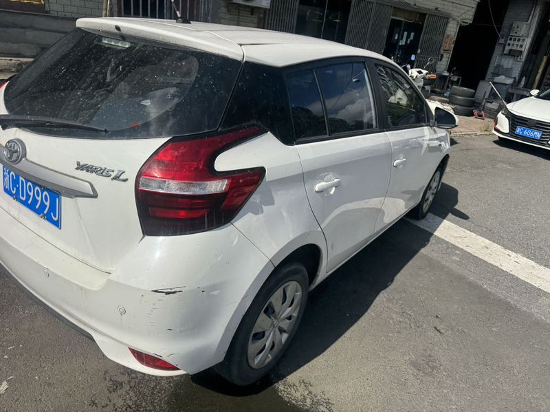 Yaris photo 3