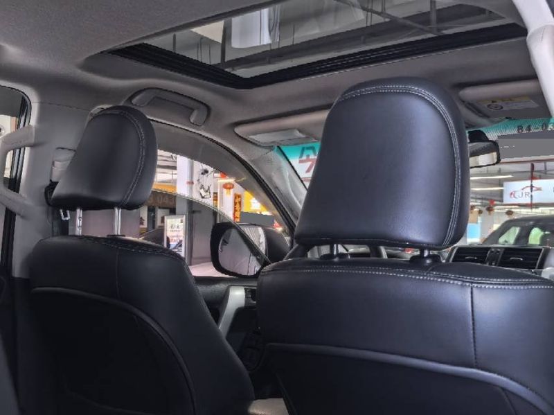 Land Cruiser Prado photo 5