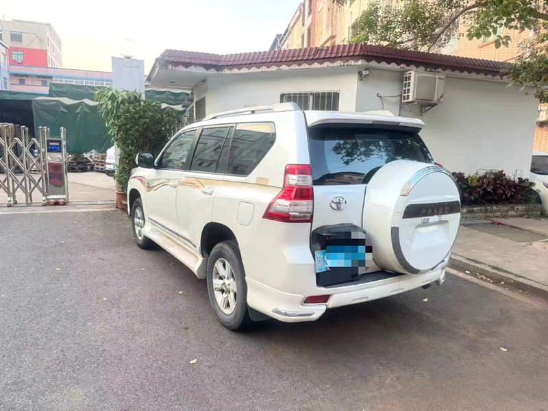 Land Cruiser Prado photo 3