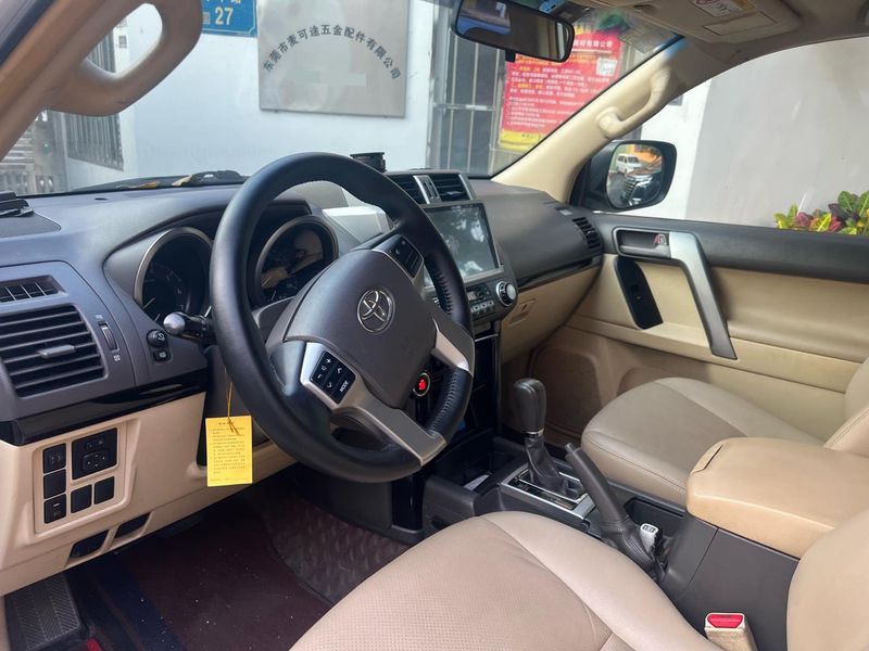 Land Cruiser Prado photo 4